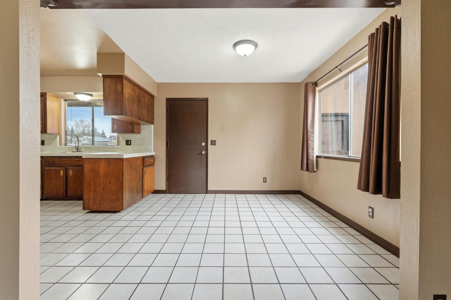 1721 Beverly Ave, Clovis, CA 93611