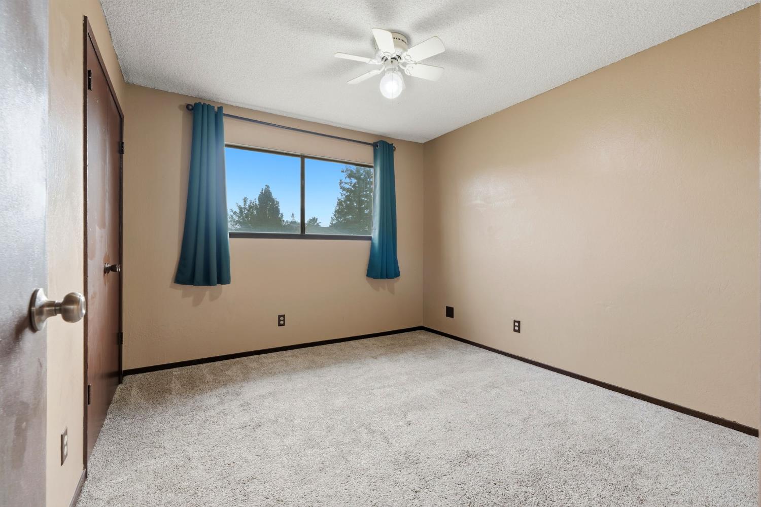 1721 Beverly Ave, Clovis, CA 93611