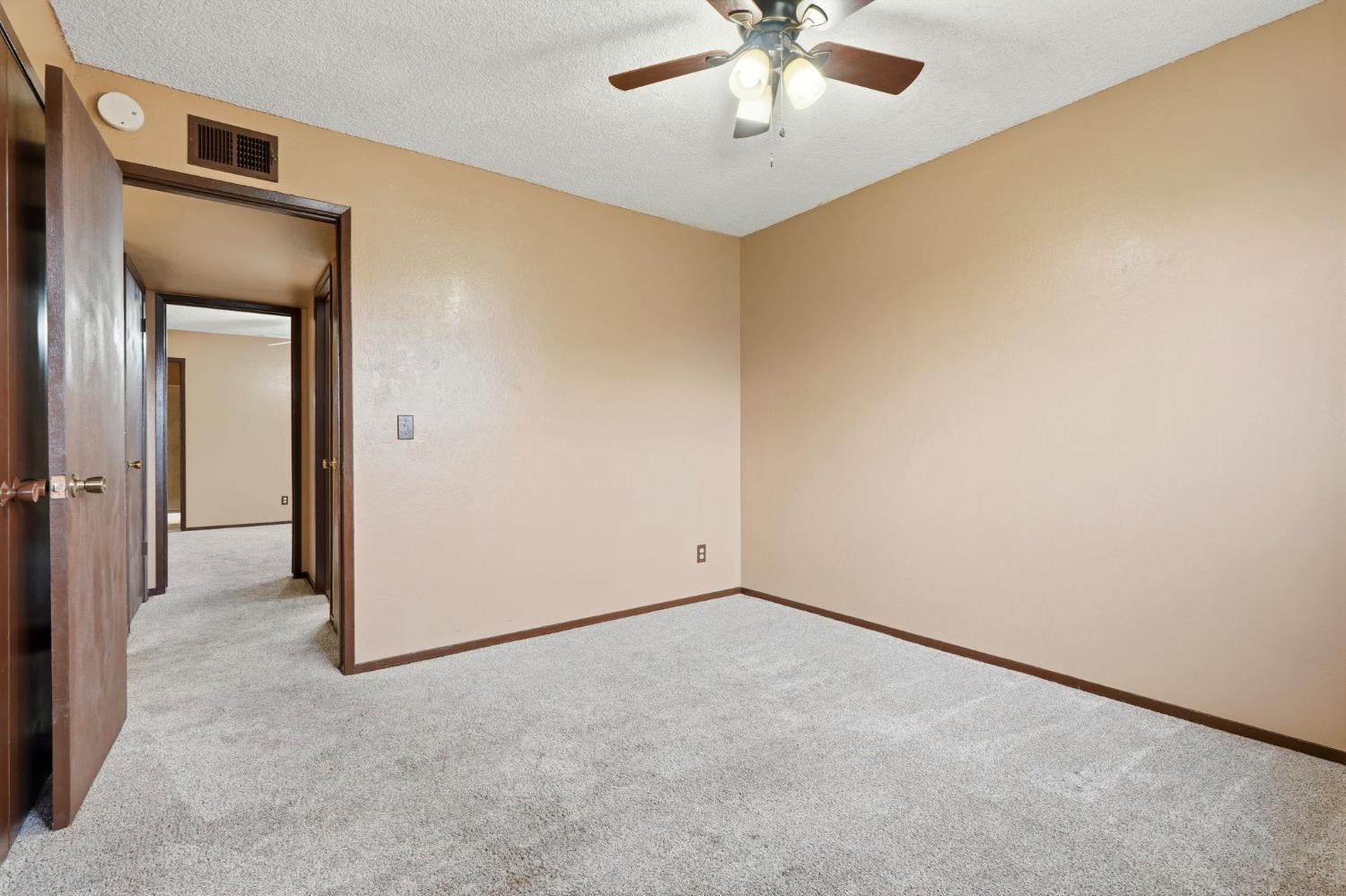 1721 Beverly Ave, Clovis, CA 93611