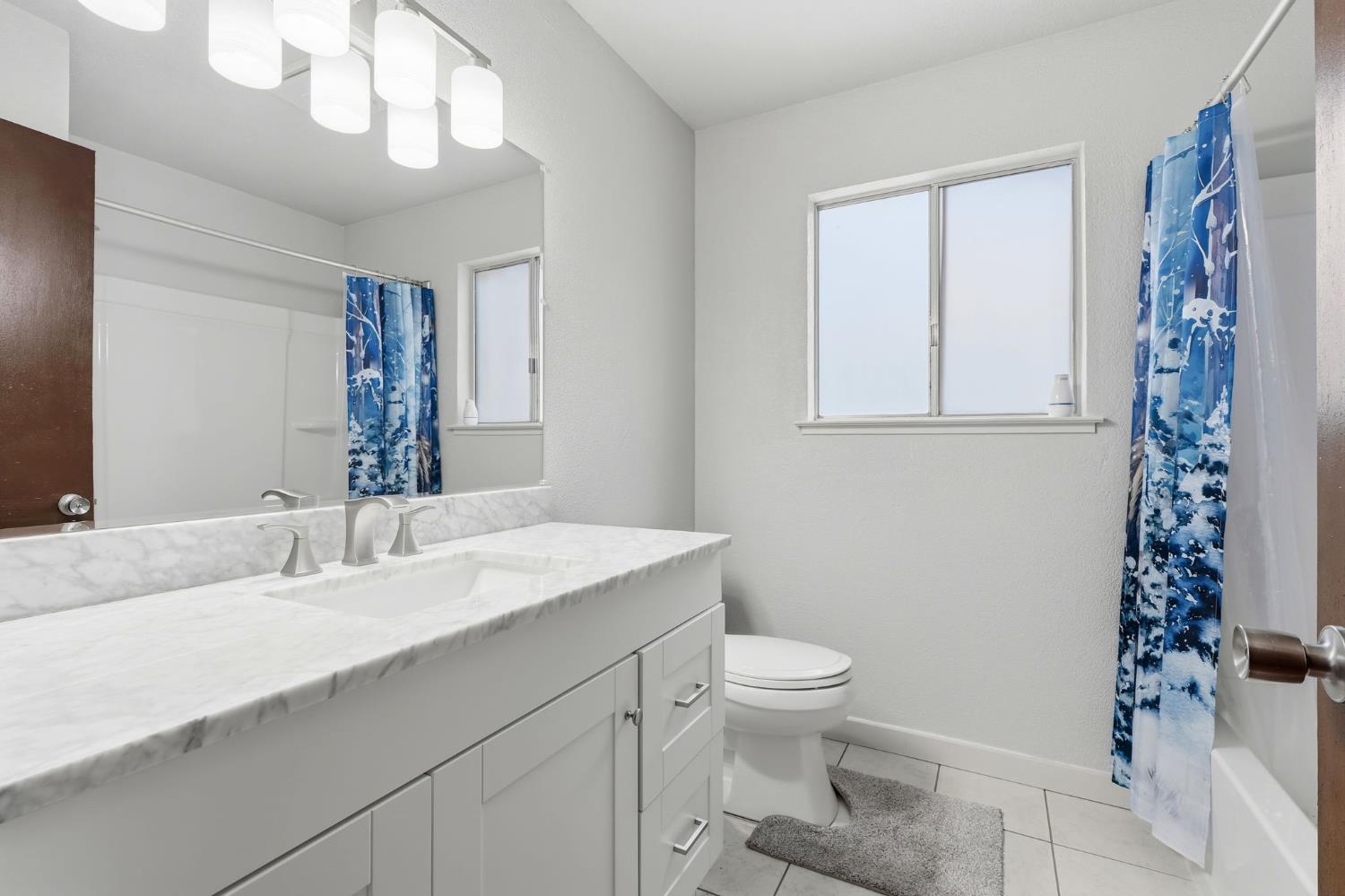 1721 Beverly Ave, Clovis, CA 93611