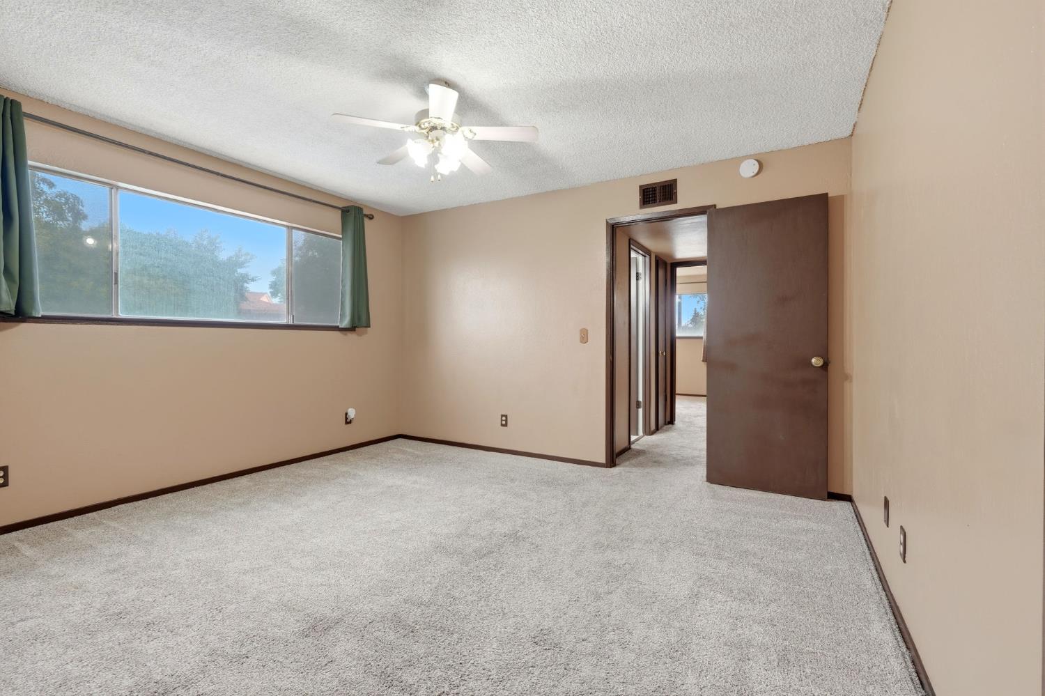 1721 Beverly Ave, Clovis, CA 93611