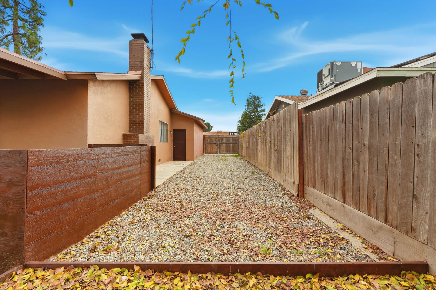 1721 Beverly Ave, Clovis, CA 93611