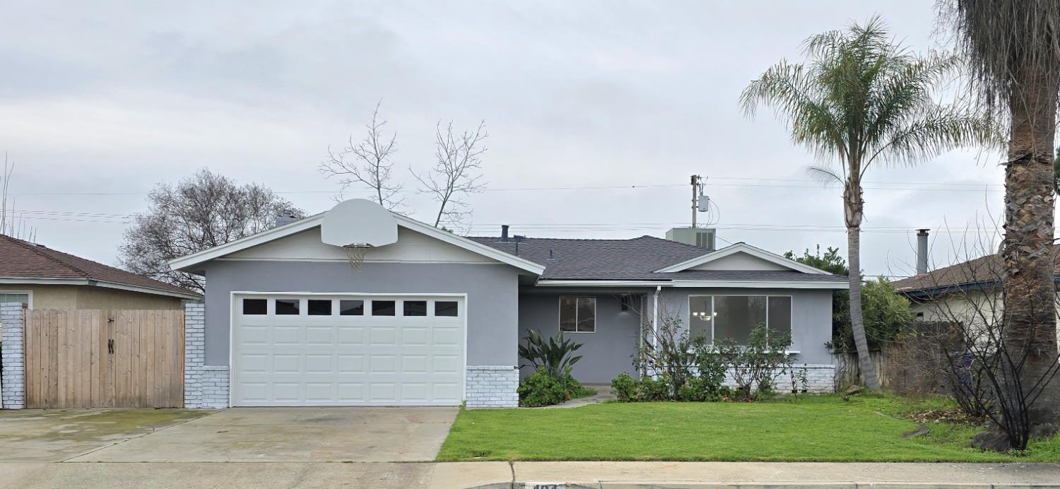 424 W Rialto Ave, Clovis, CA 93612