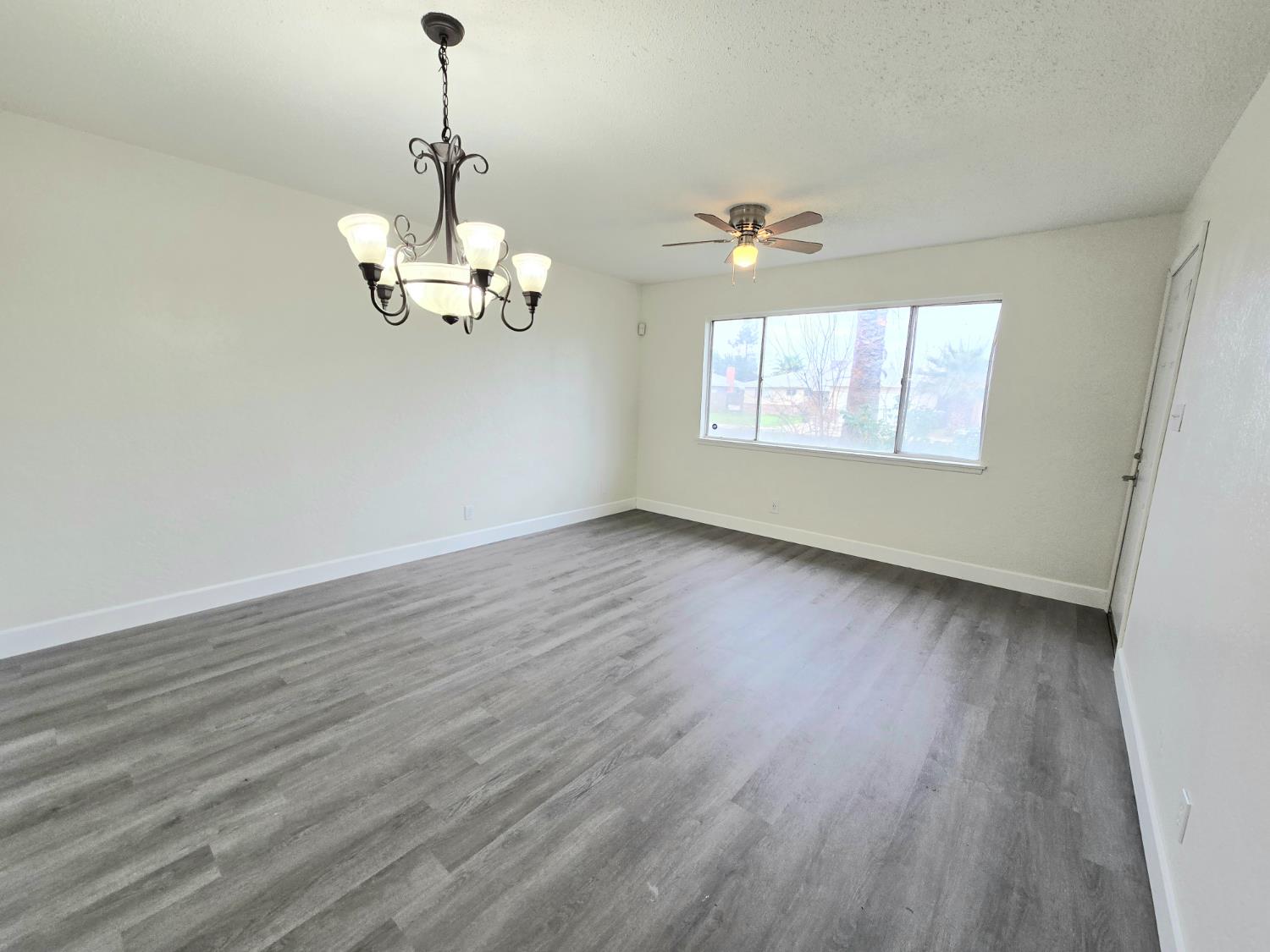 424 W Rialto Ave, Clovis, CA 93612