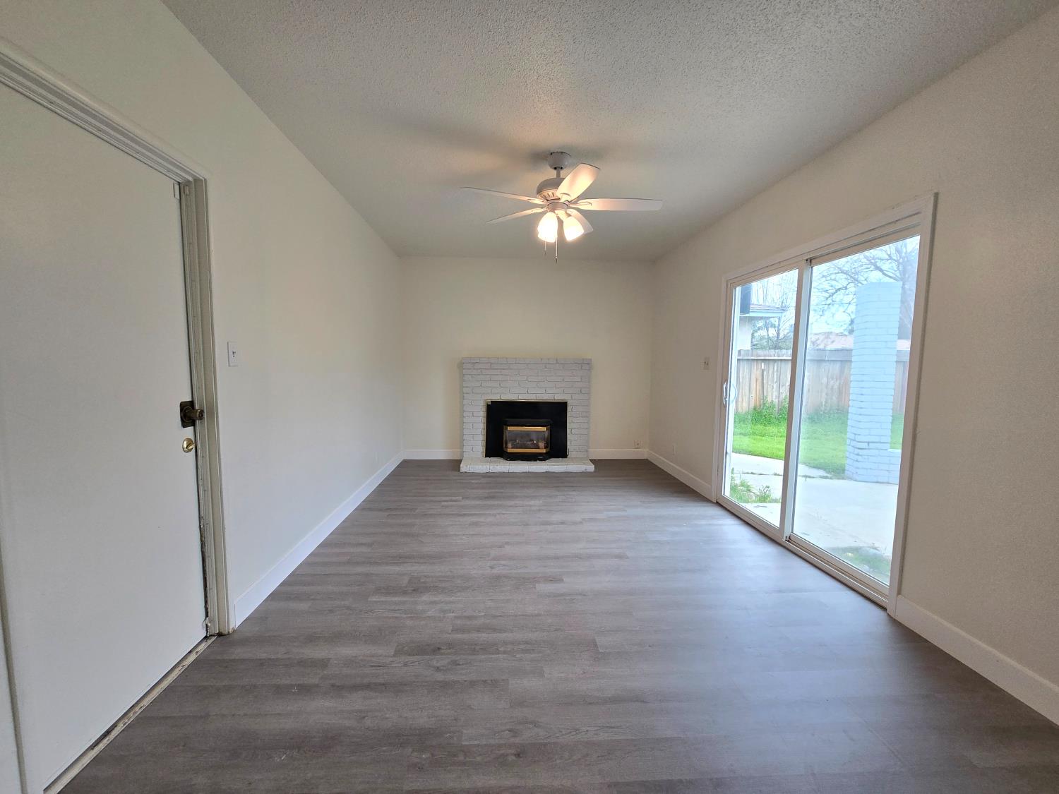 424 W Rialto Ave, Clovis, CA 93612