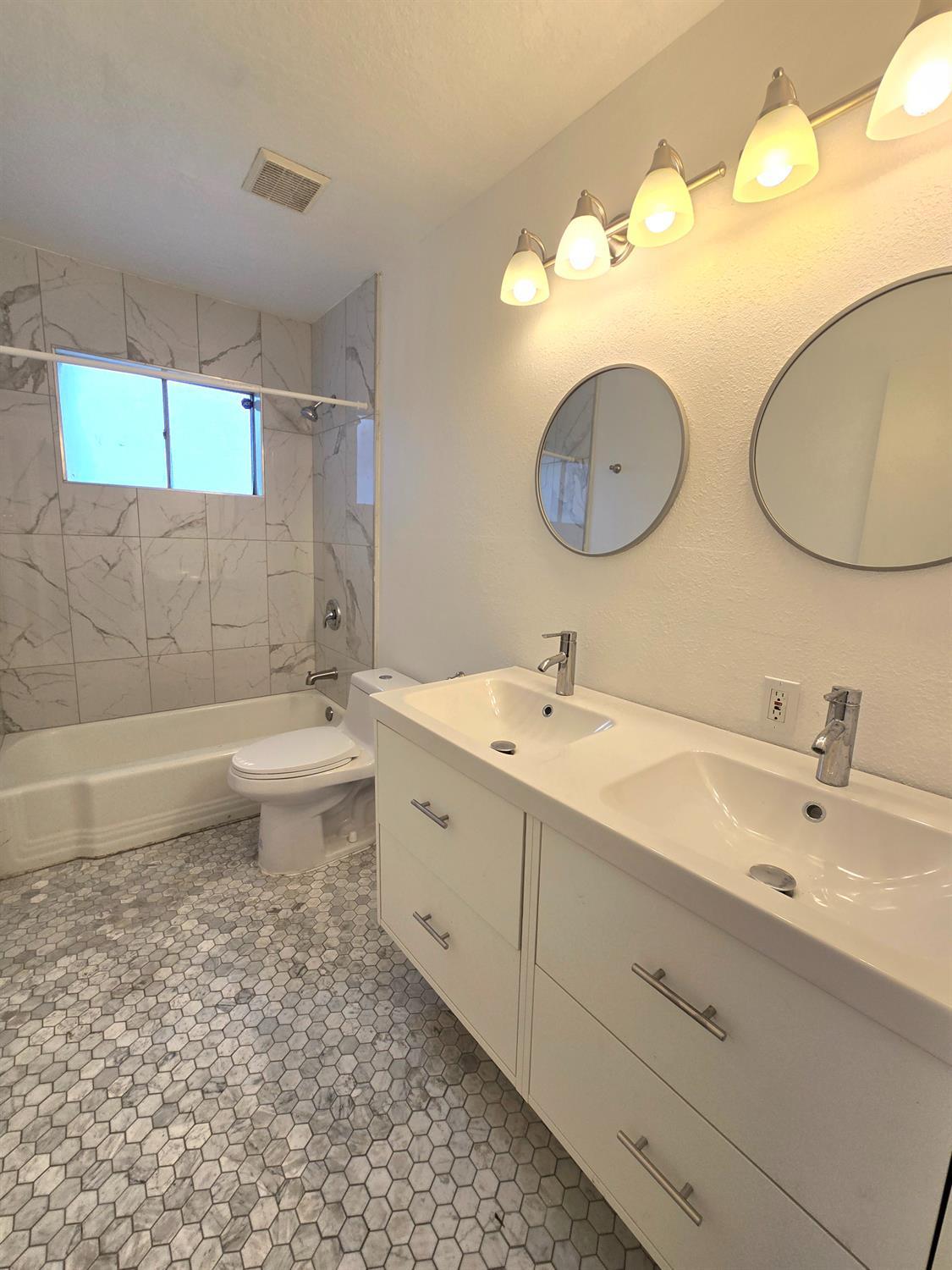 424 W Rialto Ave, Clovis, CA 93612