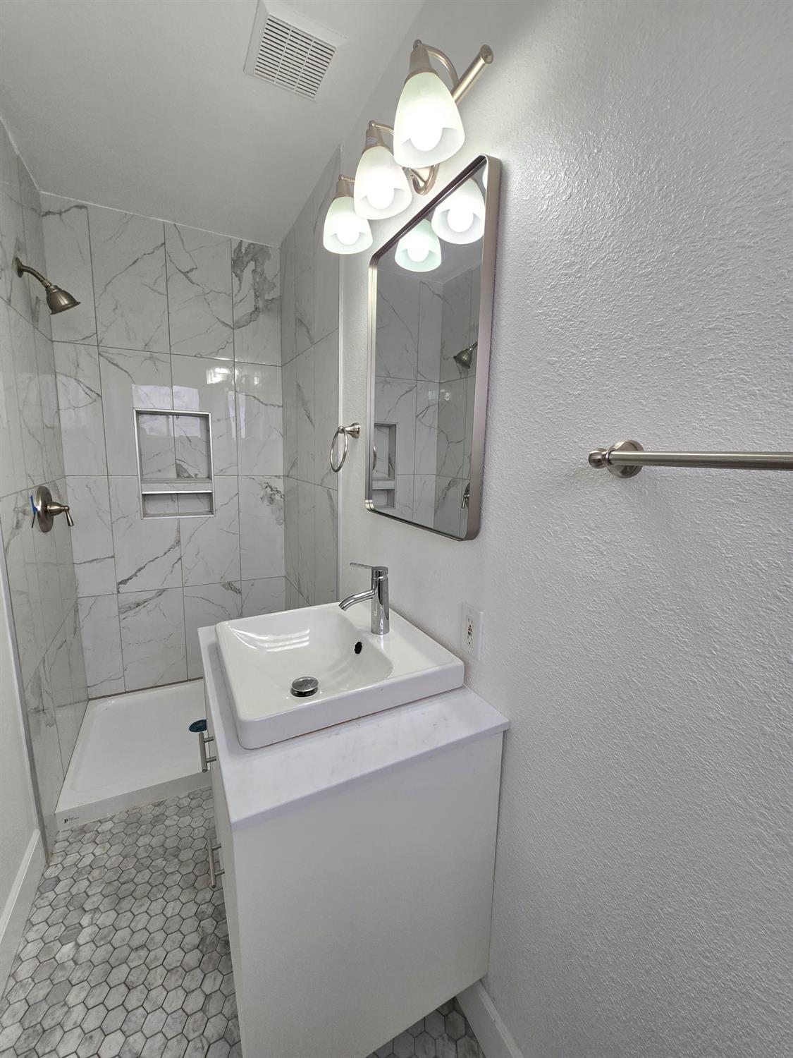 424 W Rialto Ave, Clovis, CA 93612