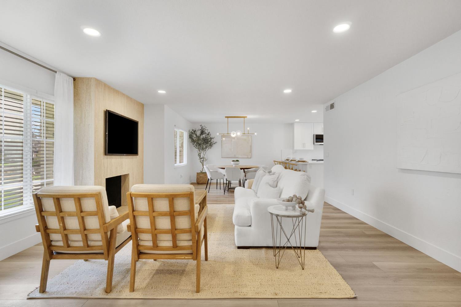 5565 N Winchester Ave, Fresno, CA 93704