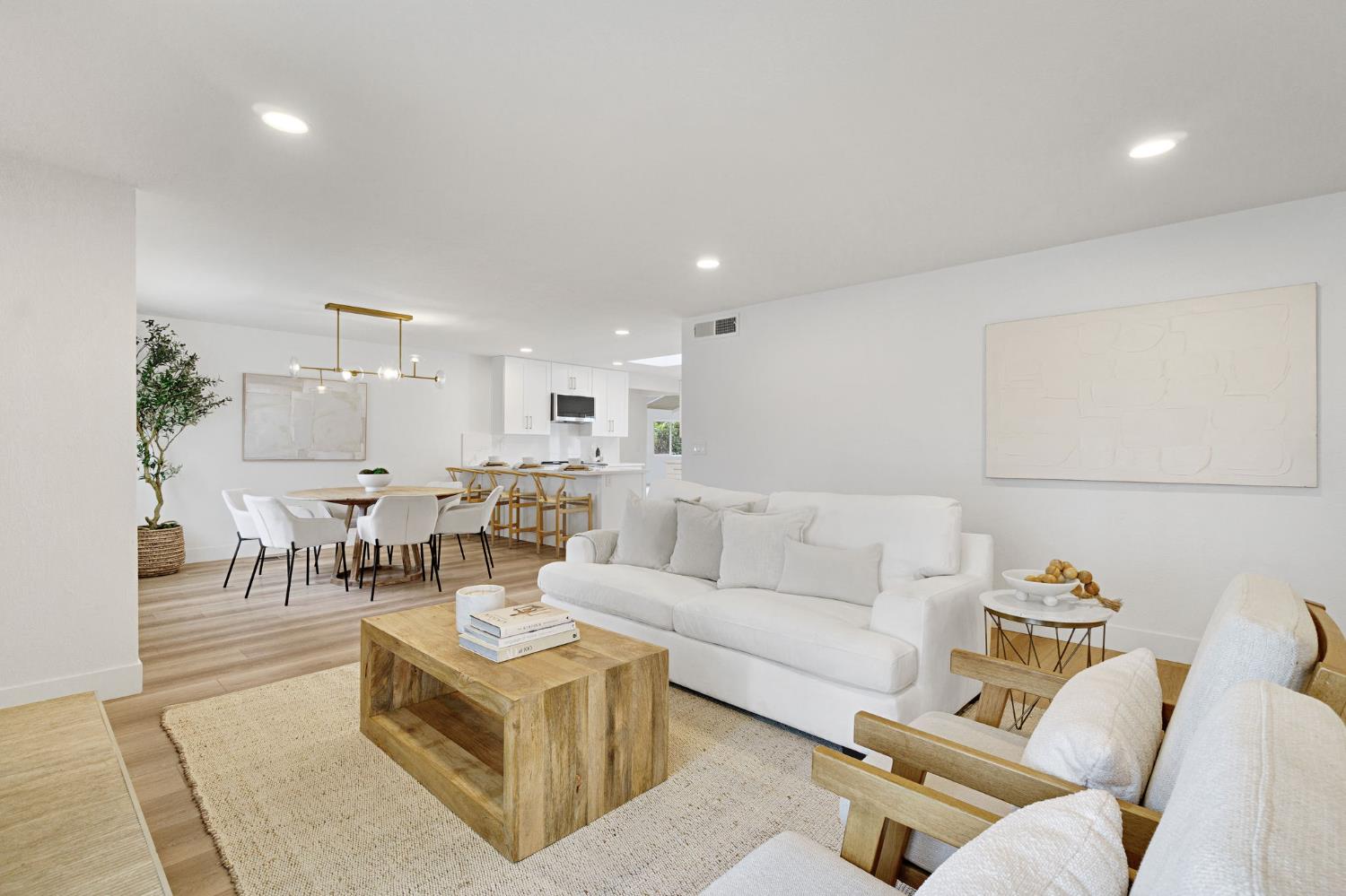 5565 N Winchester Ave, Fresno, CA 93704