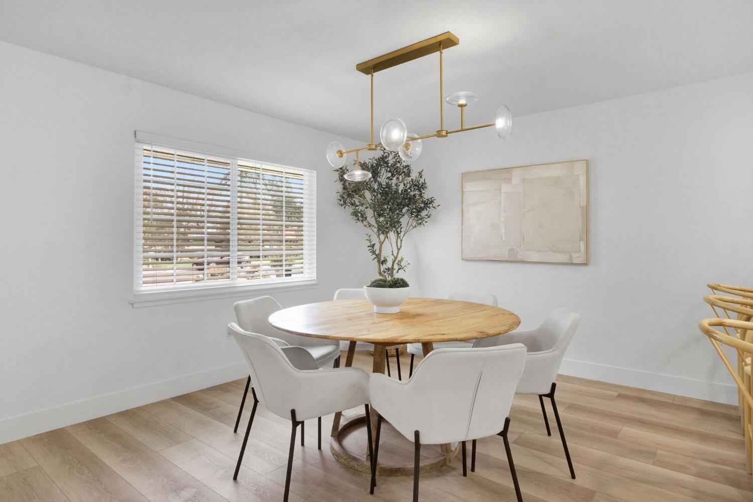 5565 N Winchester Ave, Fresno, CA 93704