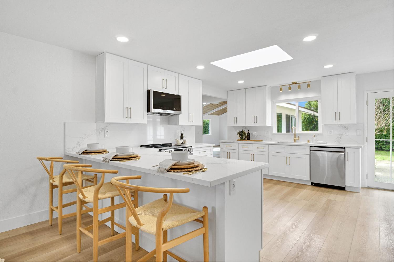 5565 N Winchester Ave, Fresno, CA 93704