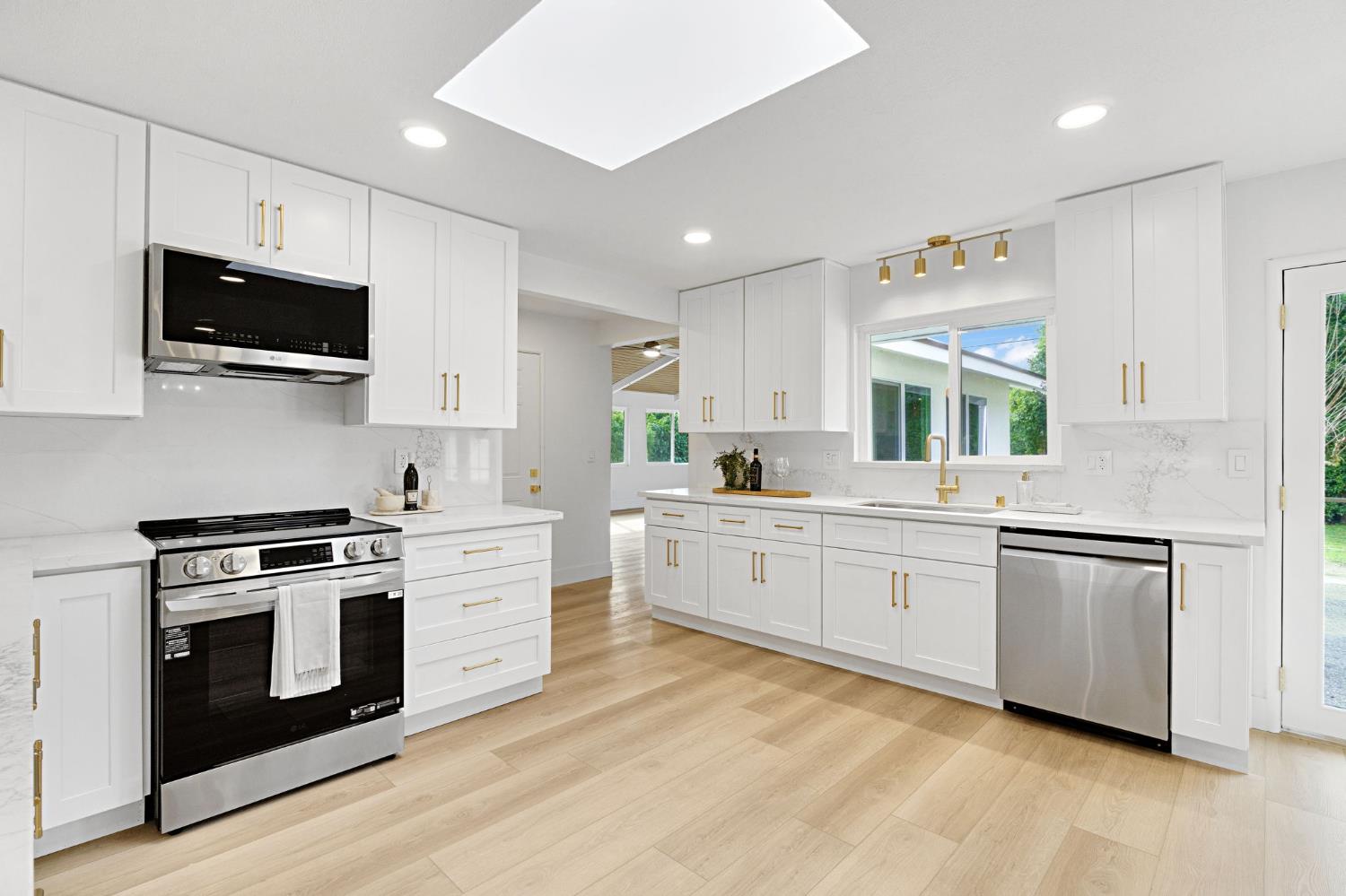 5565 N Winchester Ave, Fresno, CA 93704