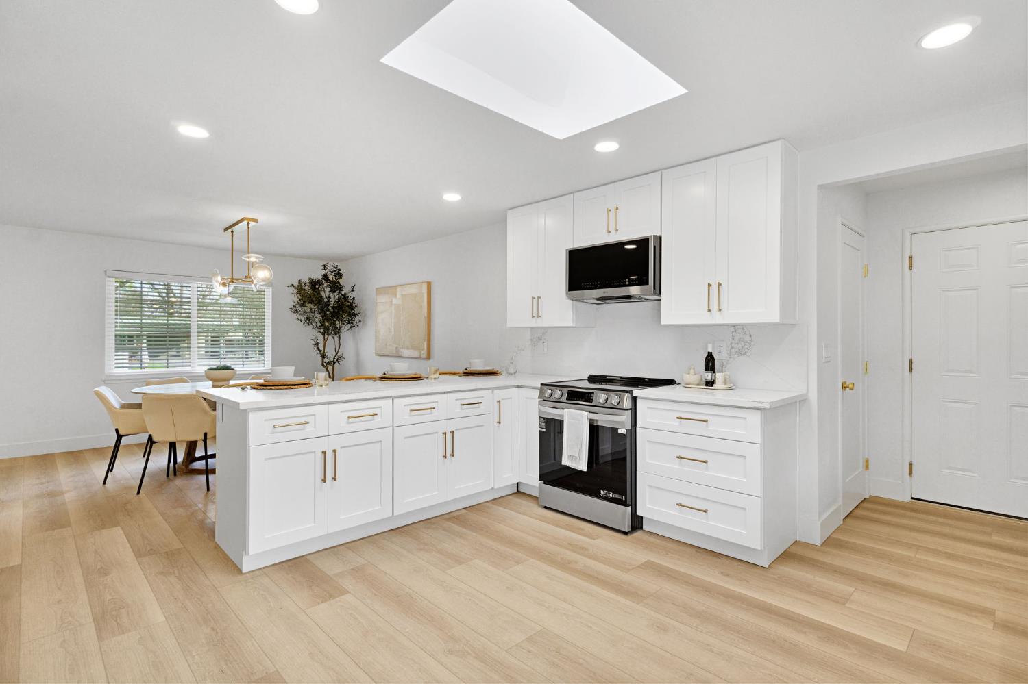 5565 N Winchester Ave, Fresno, CA 93704