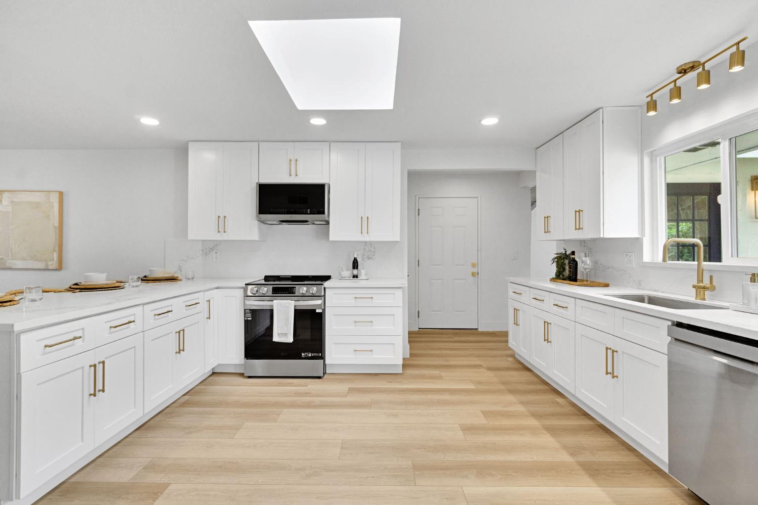 5565 N Winchester Ave, Fresno, CA 93704