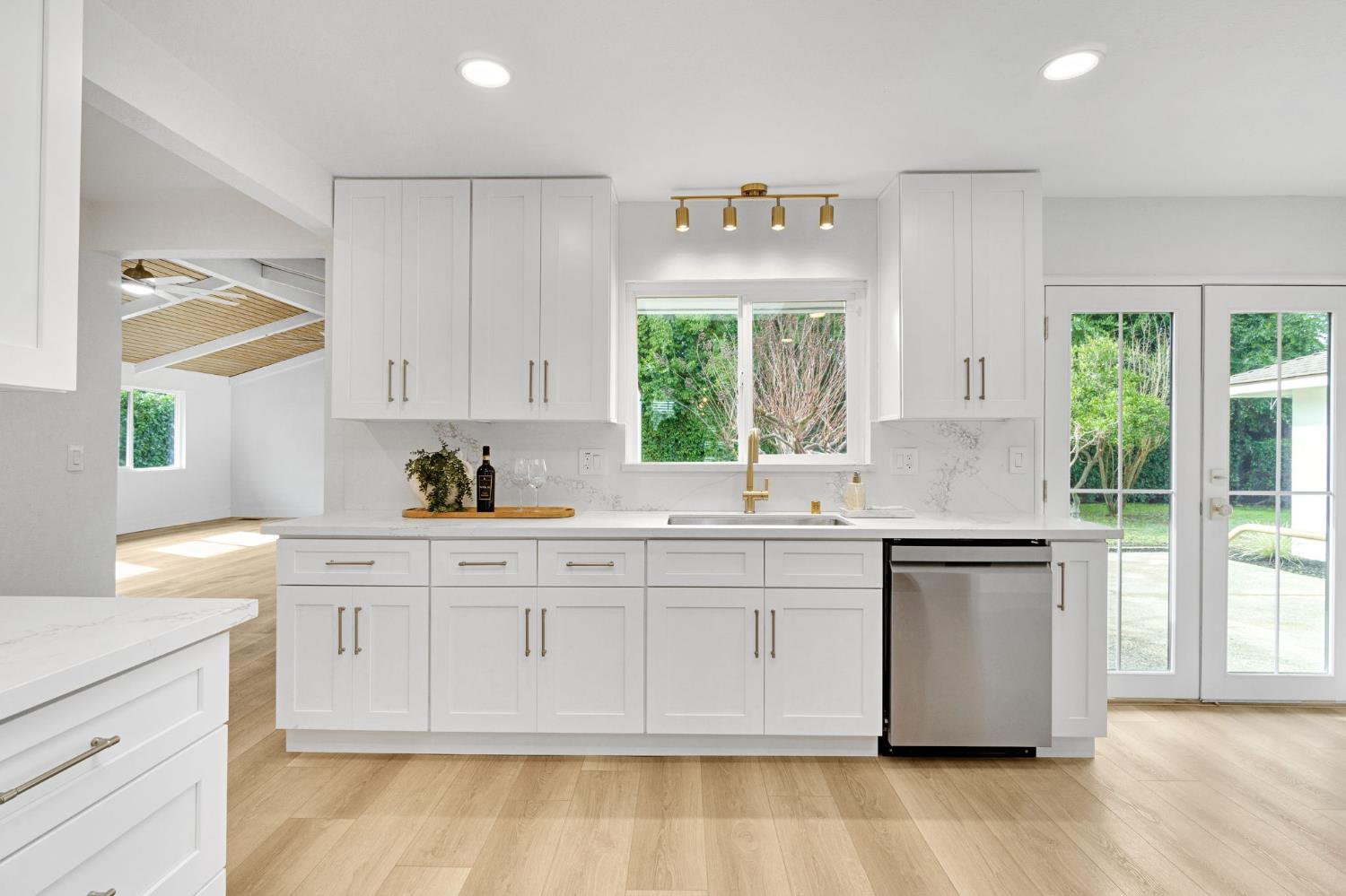 5565 N Winchester Ave, Fresno, CA 93704