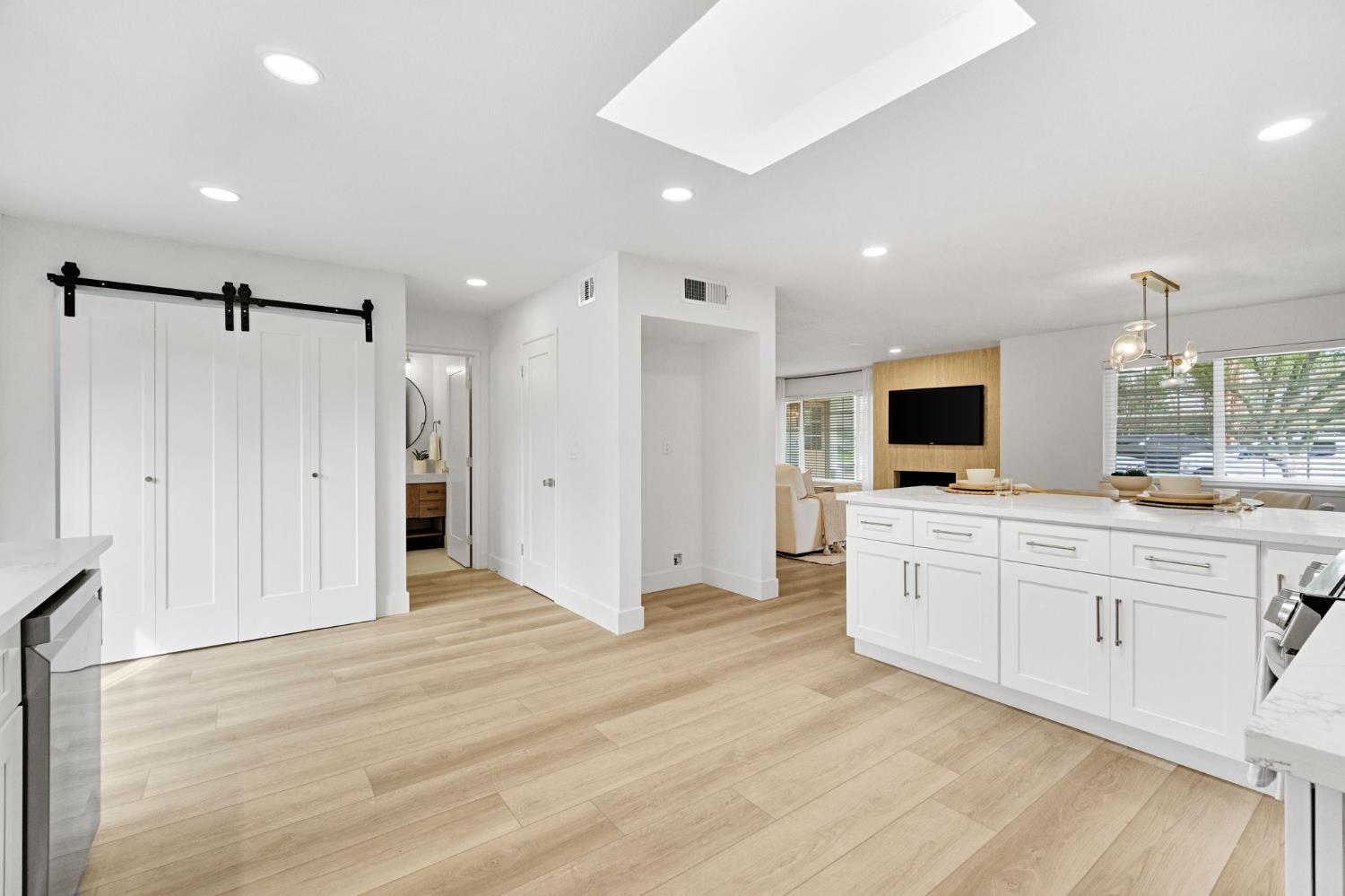 5565 N Winchester Ave, Fresno, CA 93704