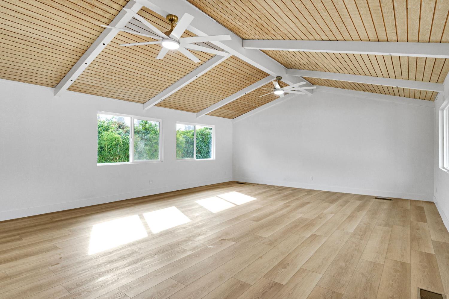 5565 N Winchester Ave, Fresno, CA 93704