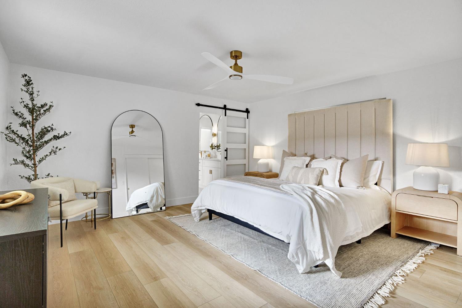 5565 N Winchester Ave, Fresno, CA 93704