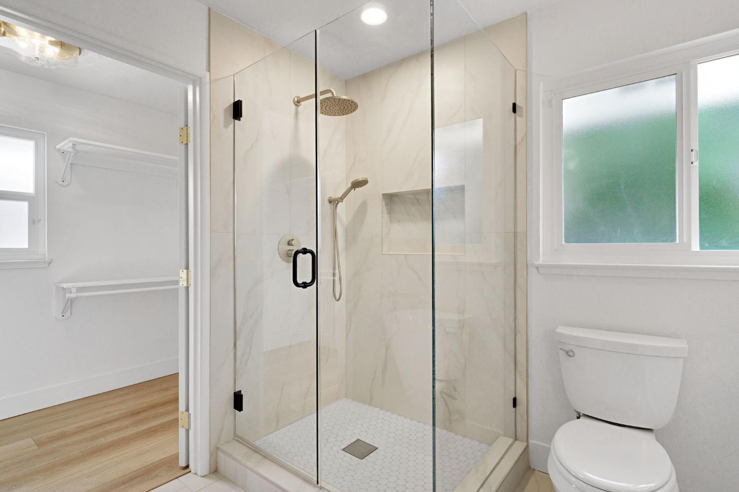 5565 N Winchester Ave, Fresno, CA 93704