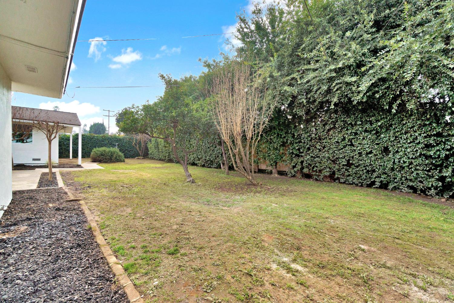 5565 N Winchester Ave, Fresno, CA 93704