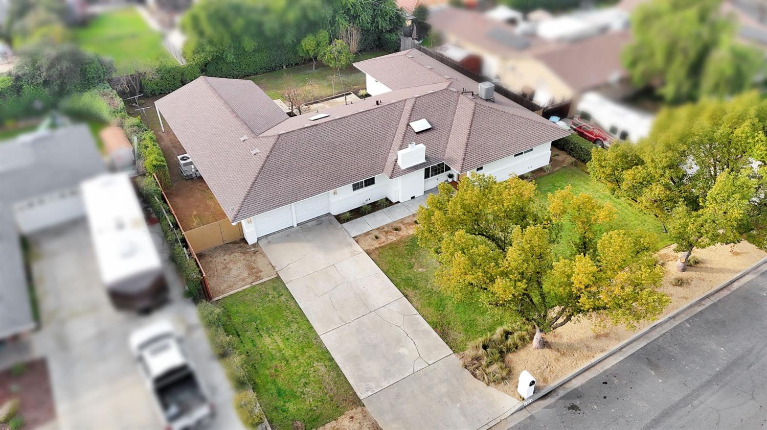 5565 N Winchester Ave, Fresno, CA 93704