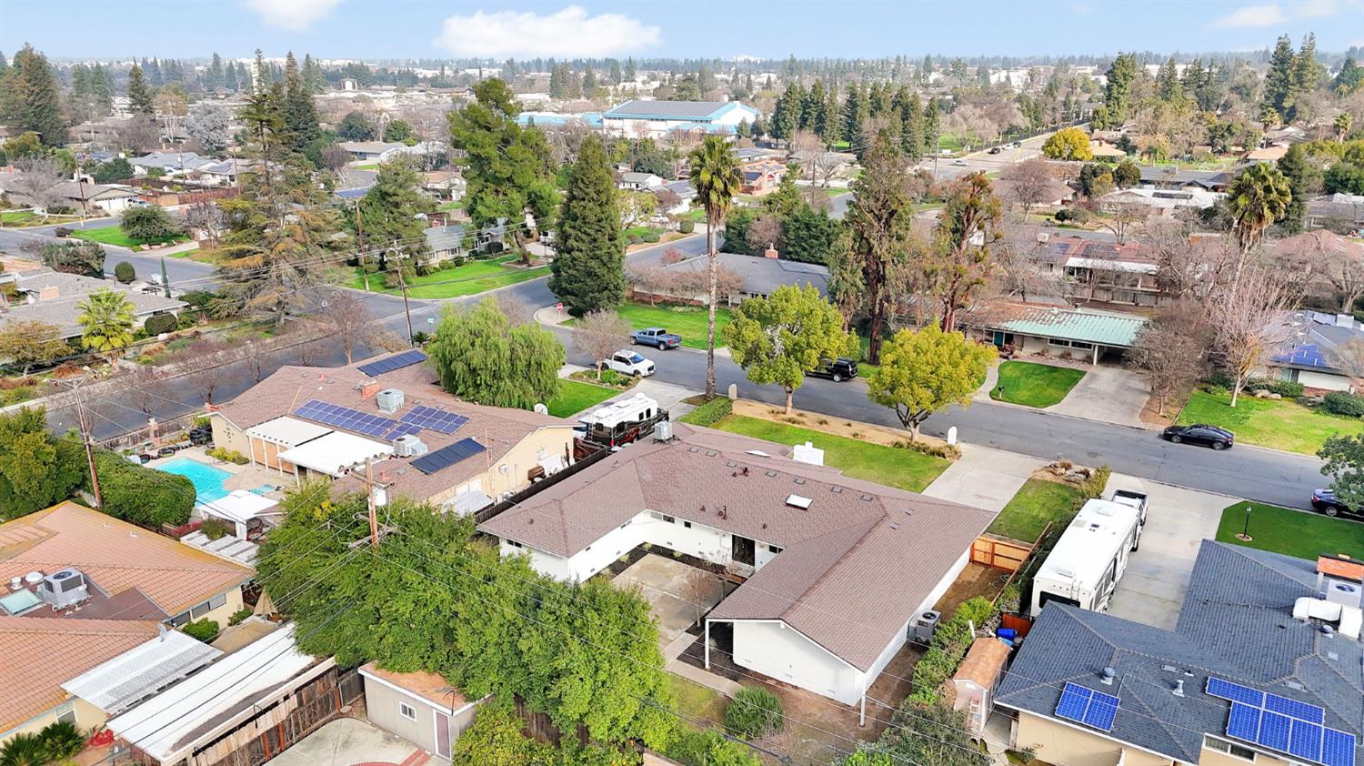 5565 N Winchester Ave, Fresno, CA 93704