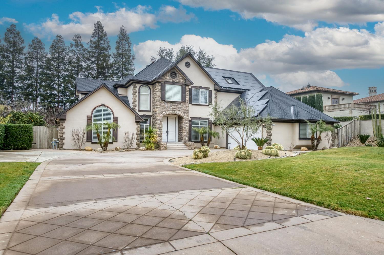 2450 W Beechwood Ave, Fresno, CA 93711