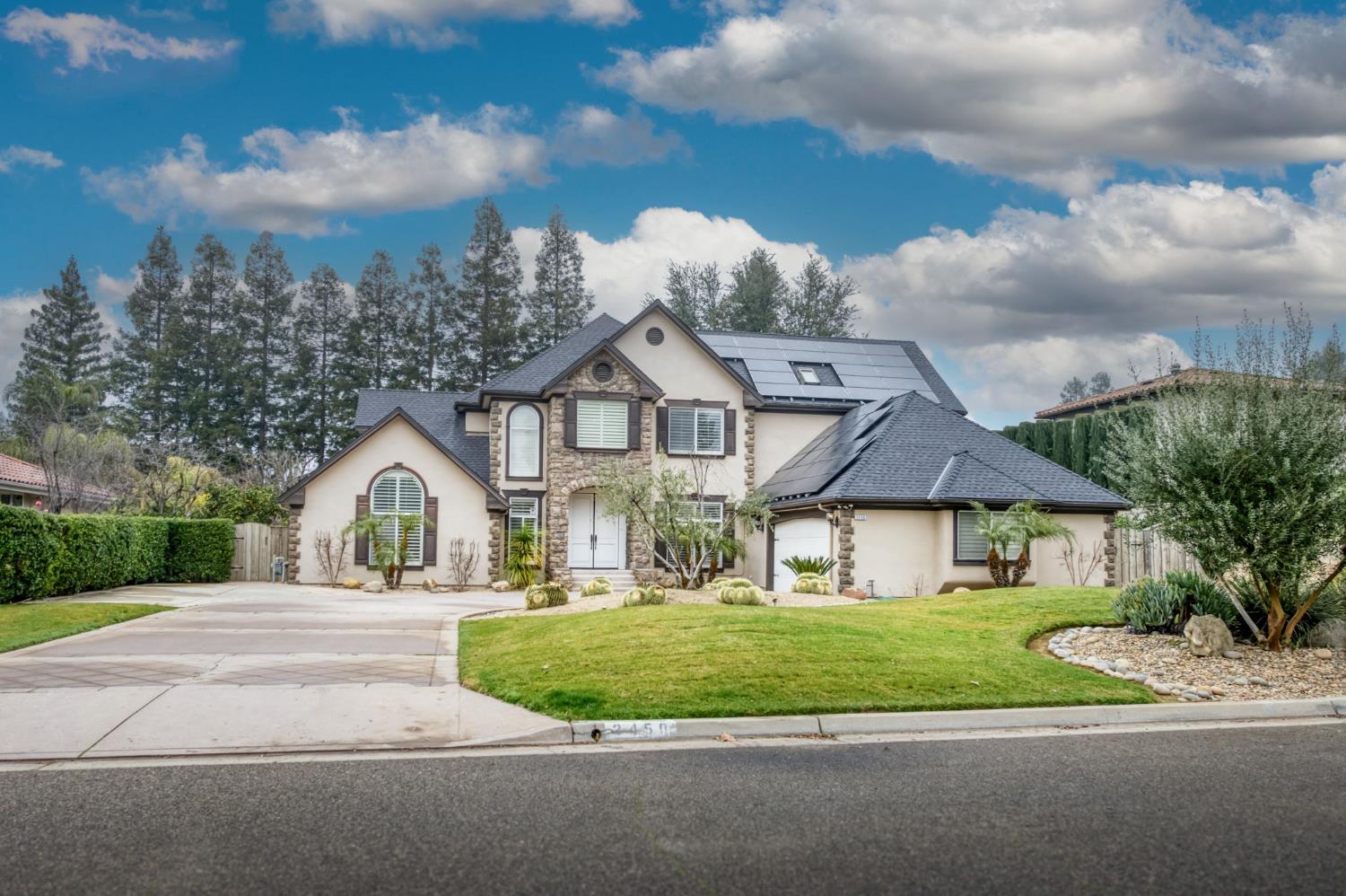 2450 W Beechwood Ave, Fresno, CA 93711