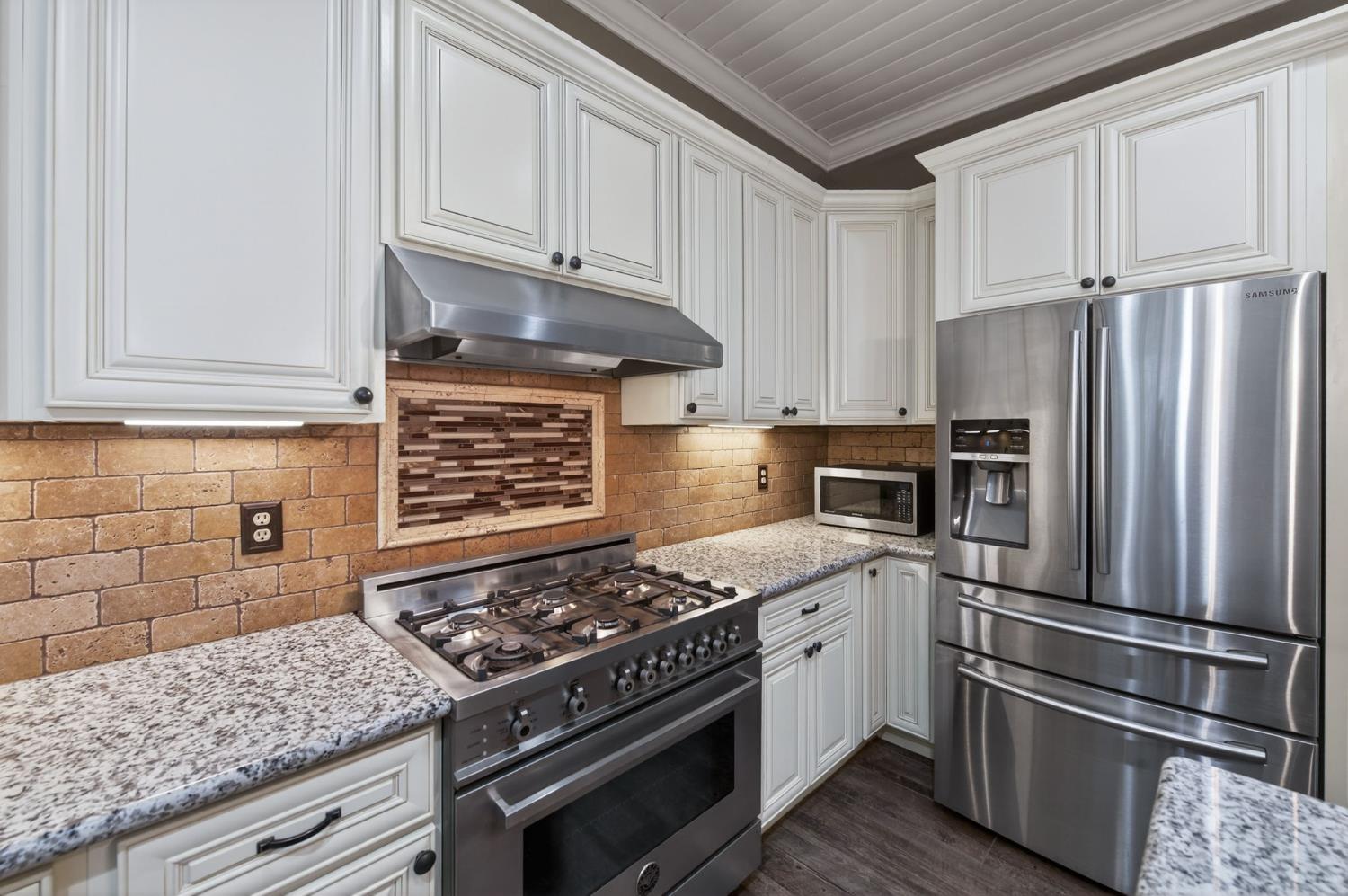 2450 W Beechwood Ave, Fresno, CA 93711