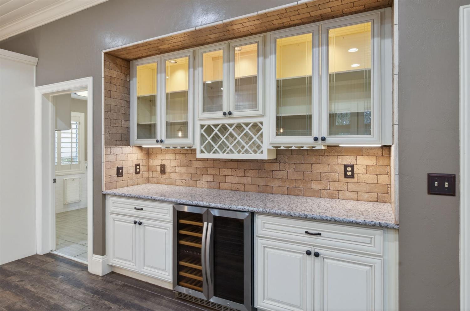 2450 W Beechwood Ave, Fresno, CA 93711