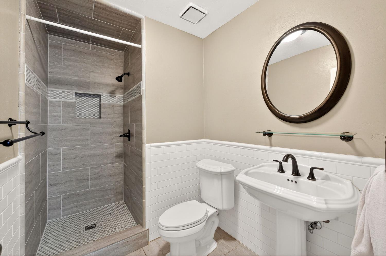 2450 W Beechwood Ave, Fresno, CA 93711