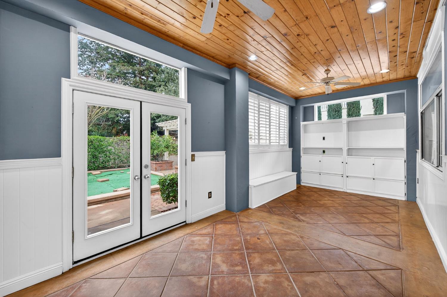 2450 W Beechwood Ave, Fresno, CA 93711