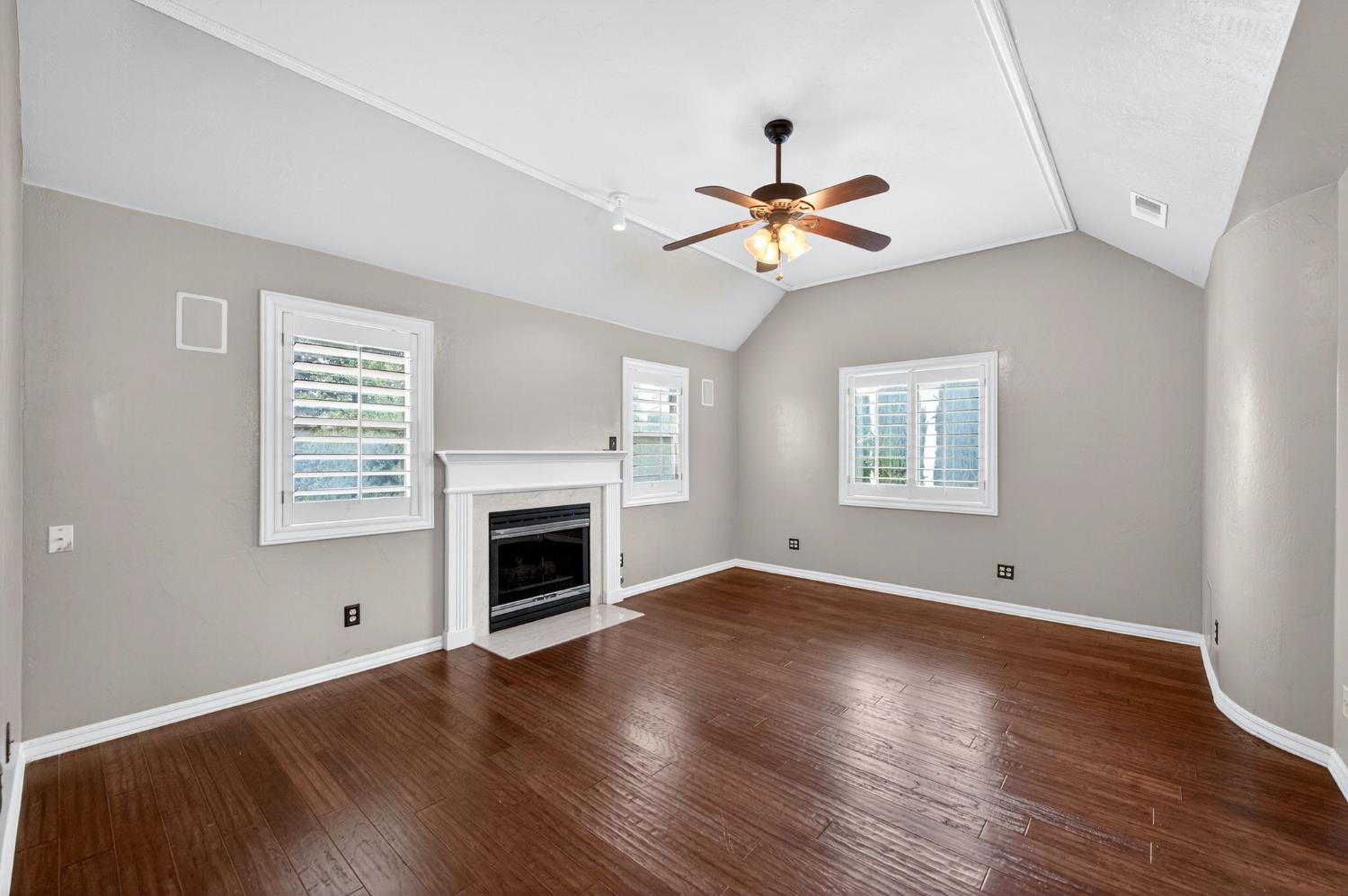 2450 W Beechwood Ave, Fresno, CA 93711