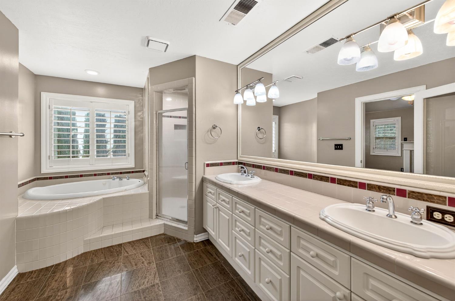 2450 W Beechwood Ave, Fresno, CA 93711