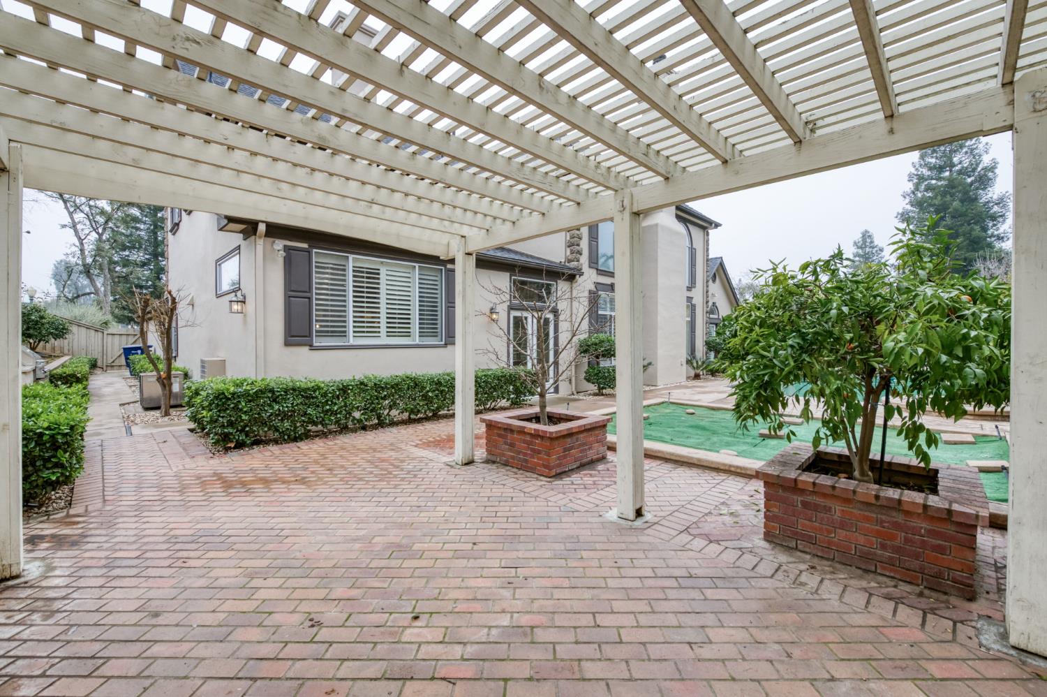 2450 W Beechwood Ave, Fresno, CA 93711