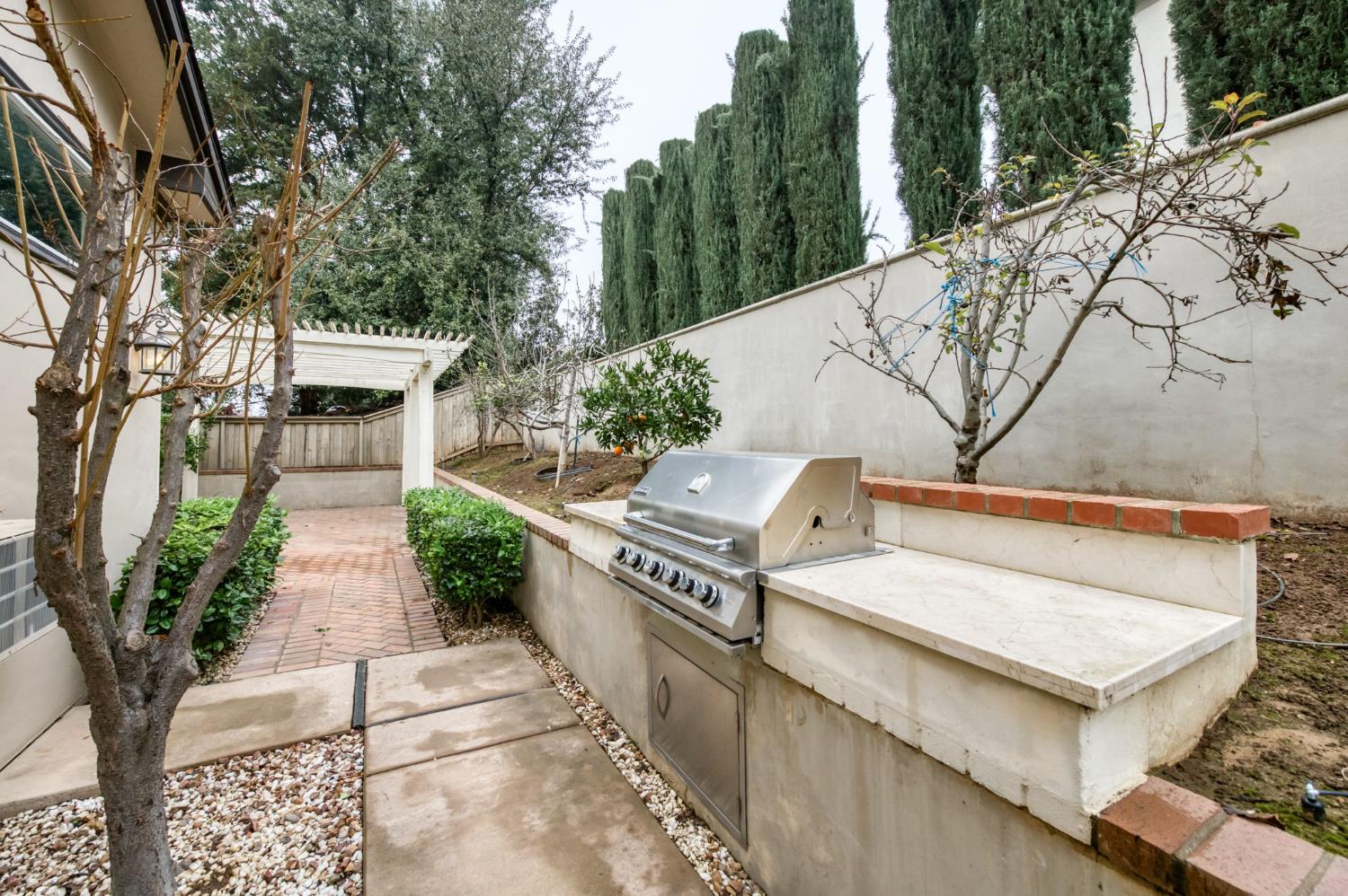 2450 W Beechwood Ave, Fresno, CA 93711