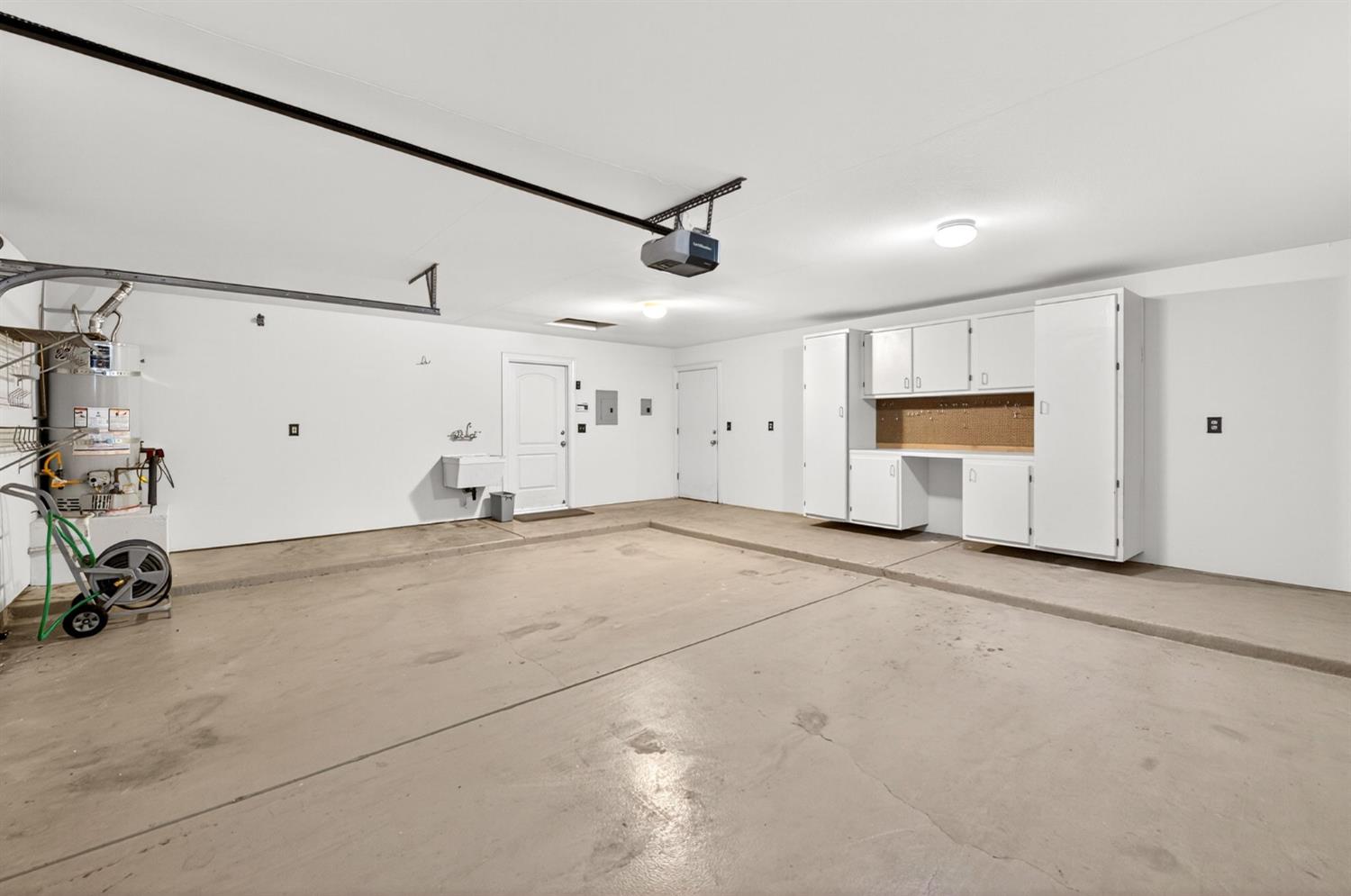 2450 W Beechwood Ave, Fresno, CA 93711