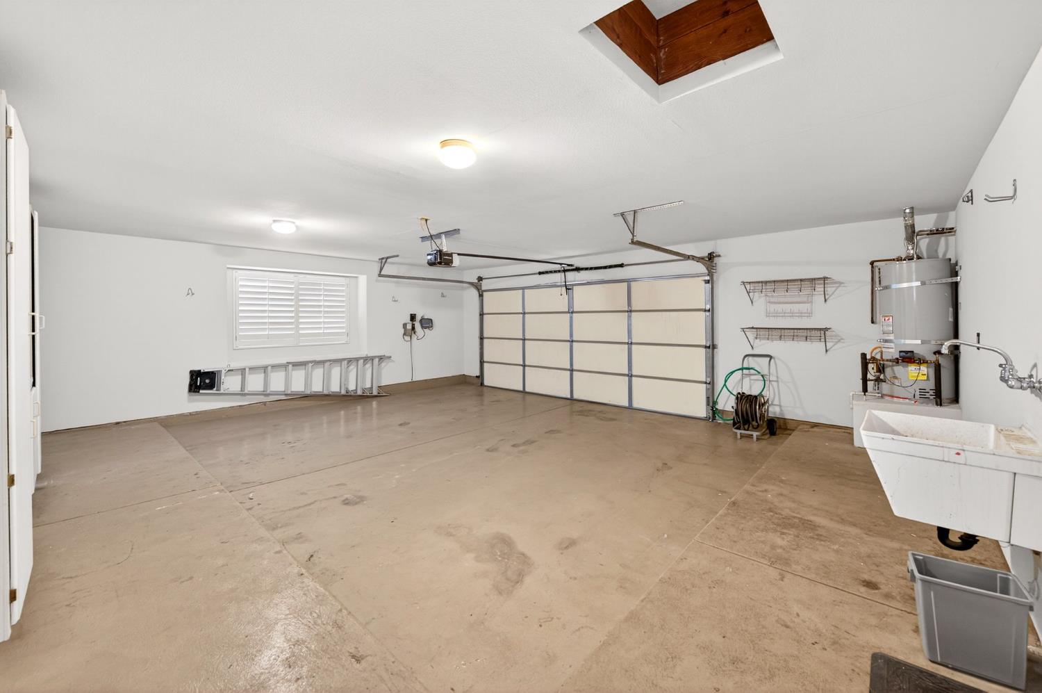 2450 W Beechwood Ave, Fresno, CA 93711