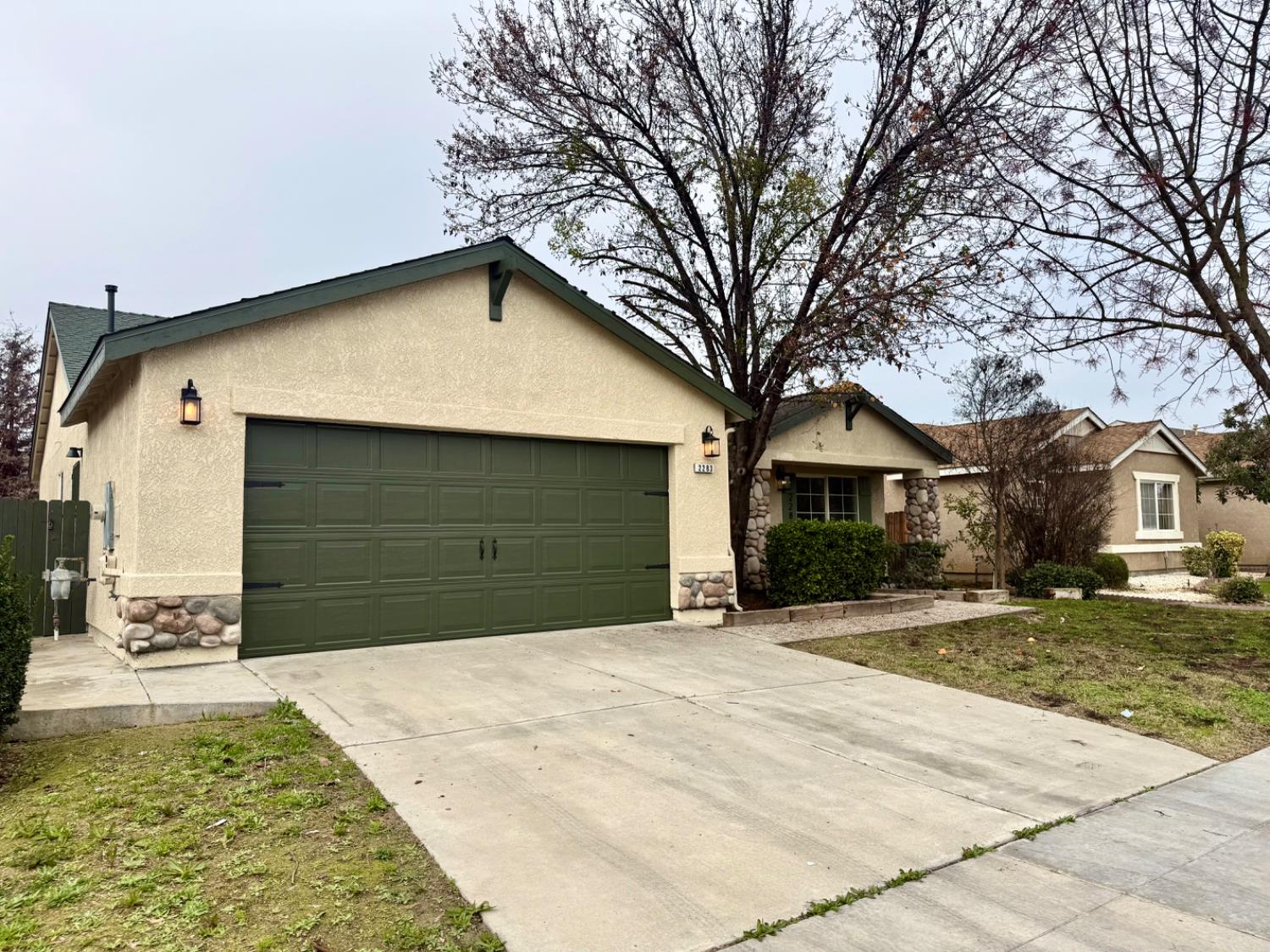 2283 N Sonora Ln, Fresno, CA 93722