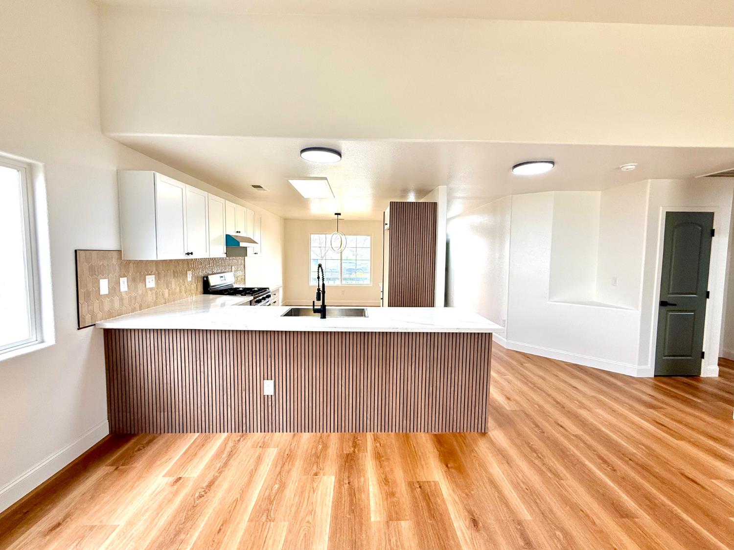 2283 N Sonora Ln, Fresno, CA 93722