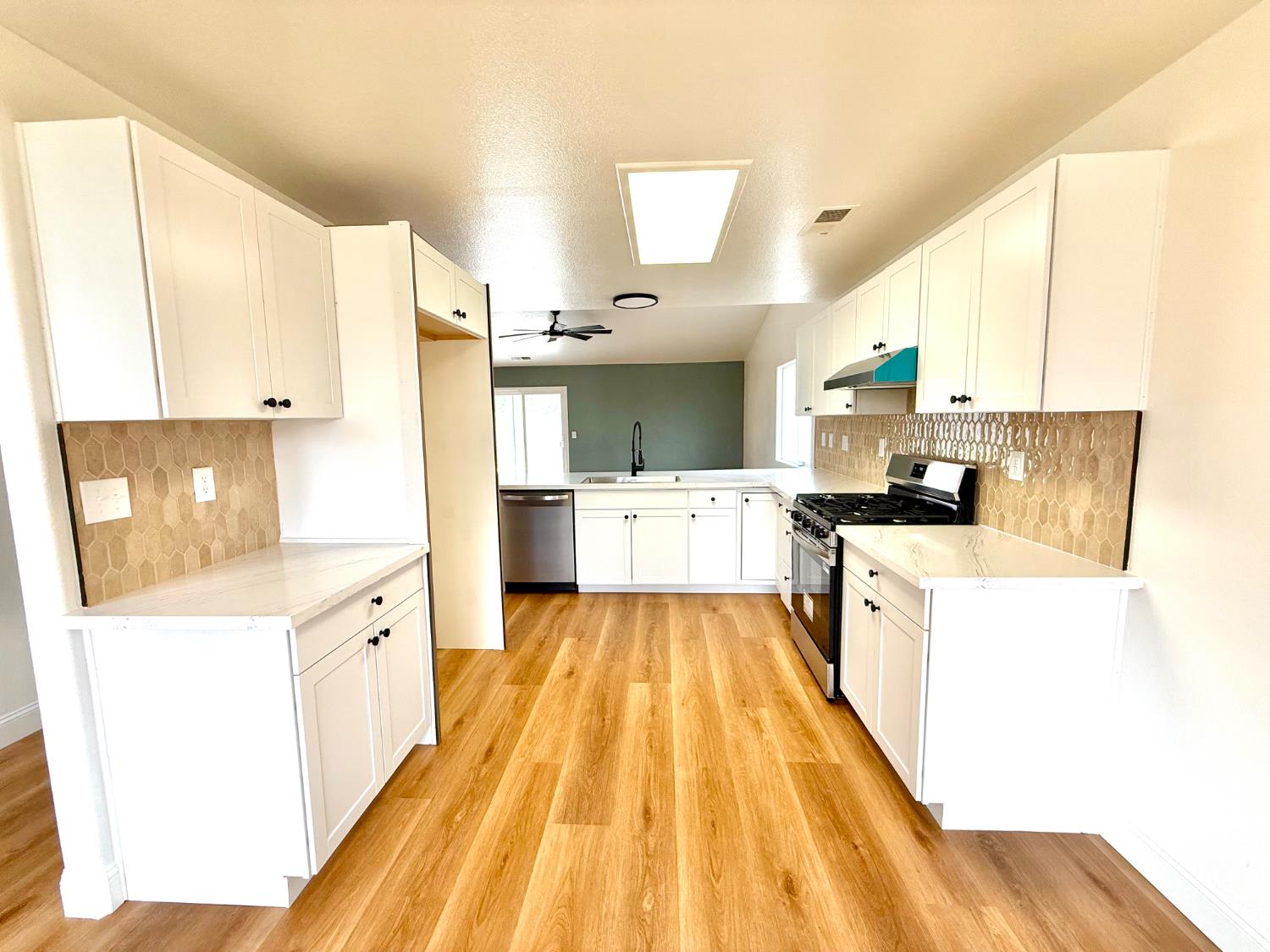 2283 N Sonora Ln, Fresno, CA 93722