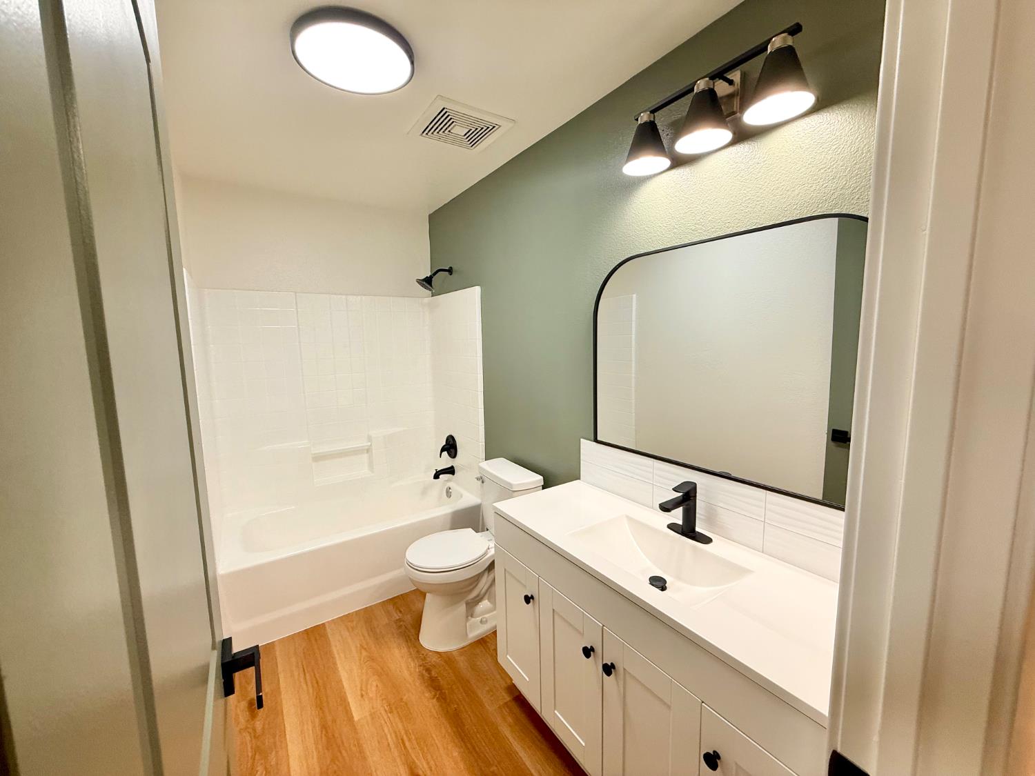 2283 N Sonora Ln, Fresno, CA 93722