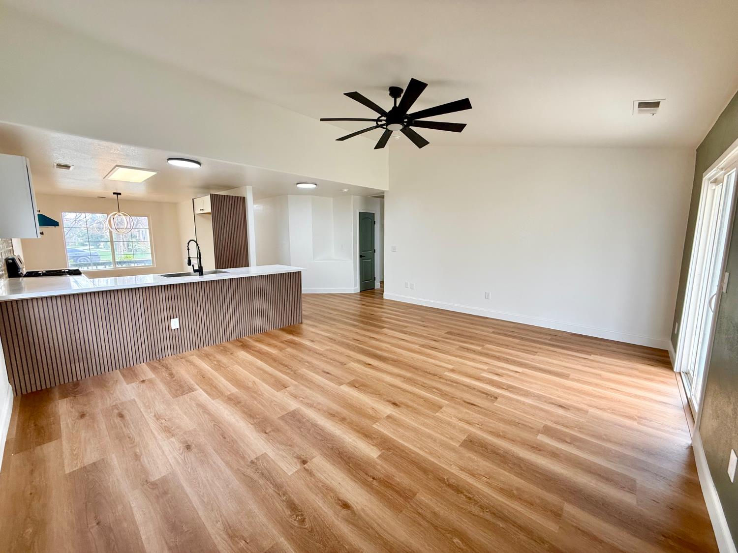 2283 N Sonora Ln, Fresno, CA 93722