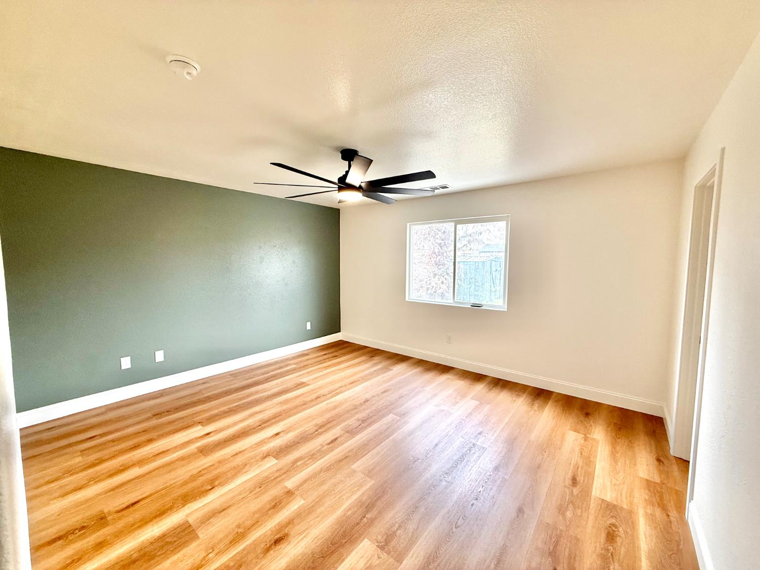 2283 N Sonora Ln, Fresno, CA 93722