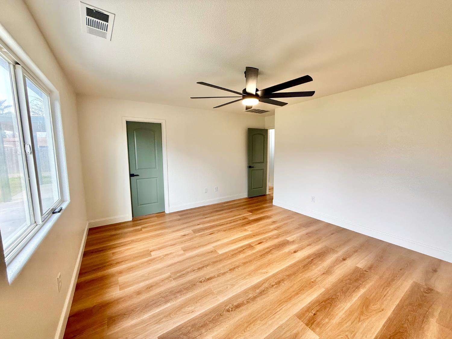 2283 N Sonora Ln, Fresno, CA 93722