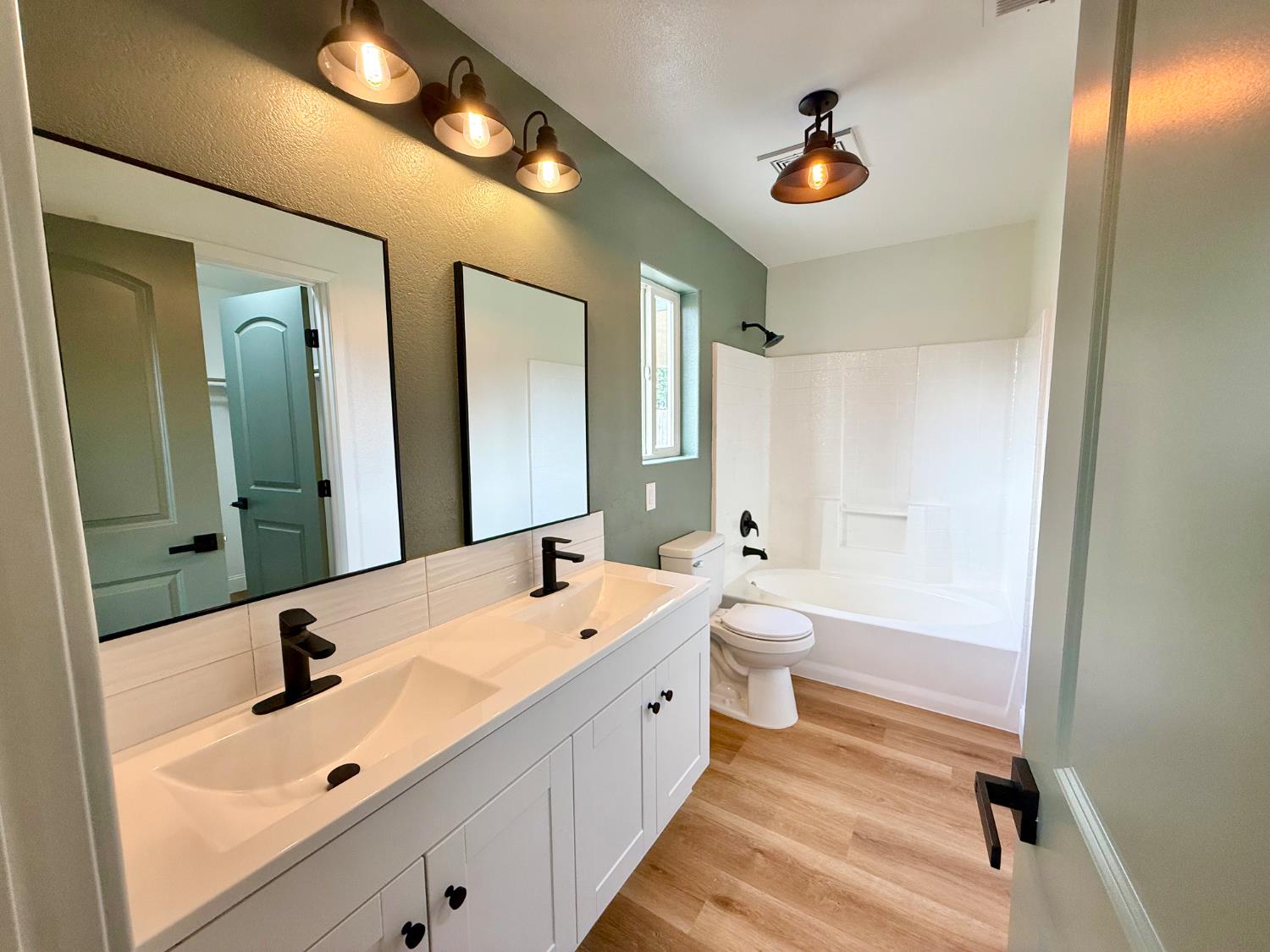 2283 N Sonora Ln, Fresno, CA 93722