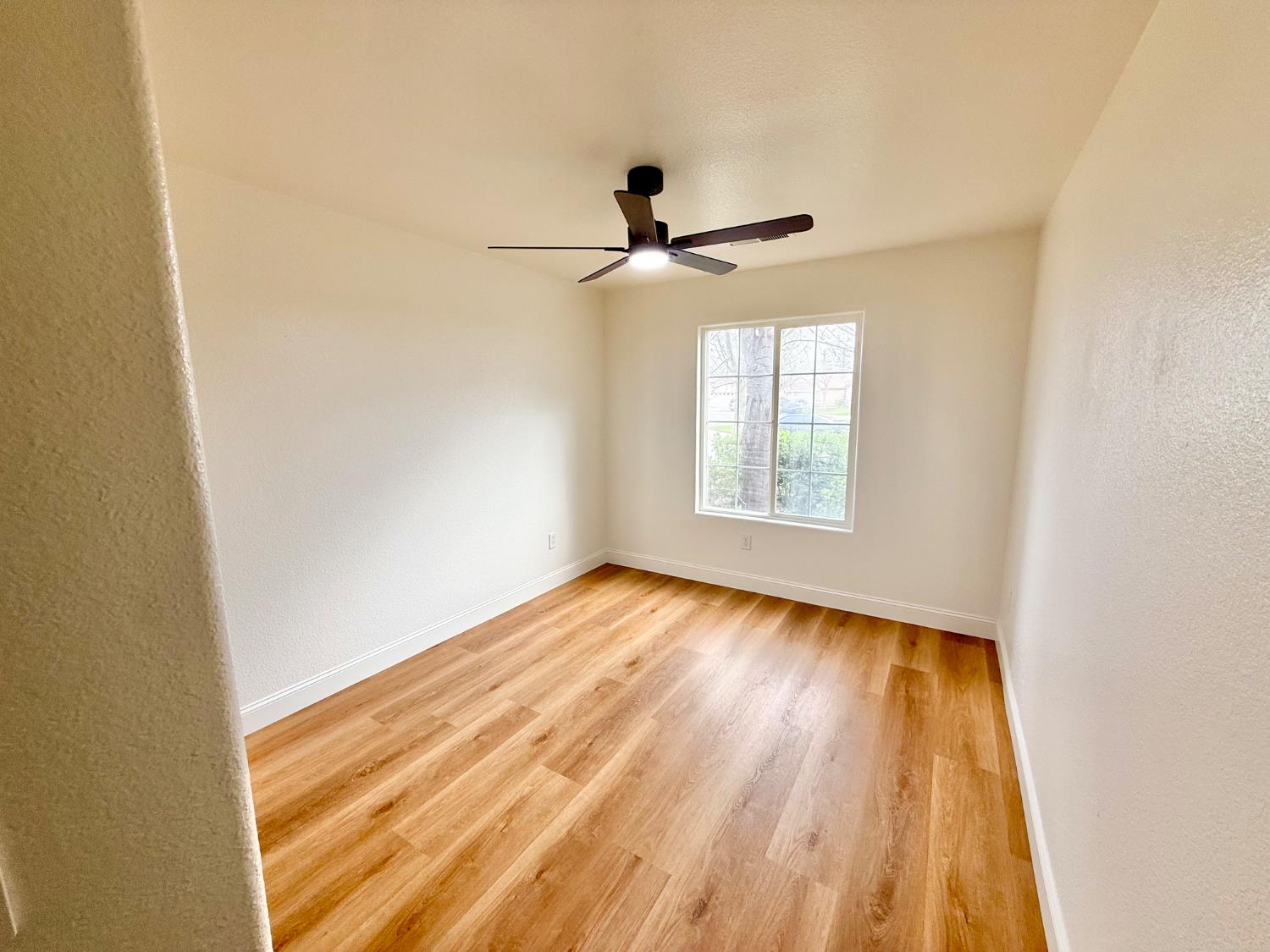 2283 N Sonora Ln, Fresno, CA 93722