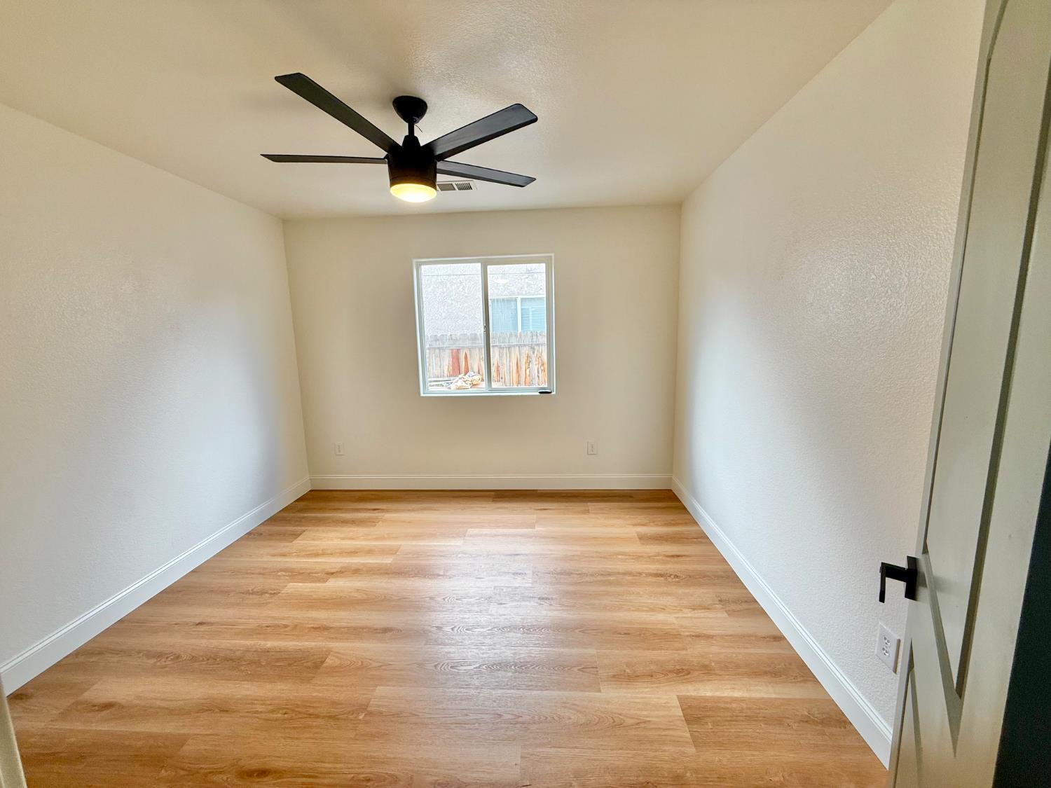 2283 N Sonora Ln, Fresno, CA 93722