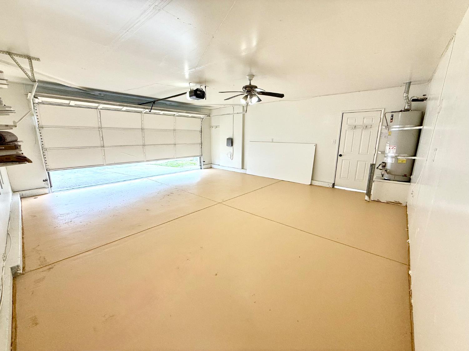 2283 N Sonora Ln, Fresno, CA 93722