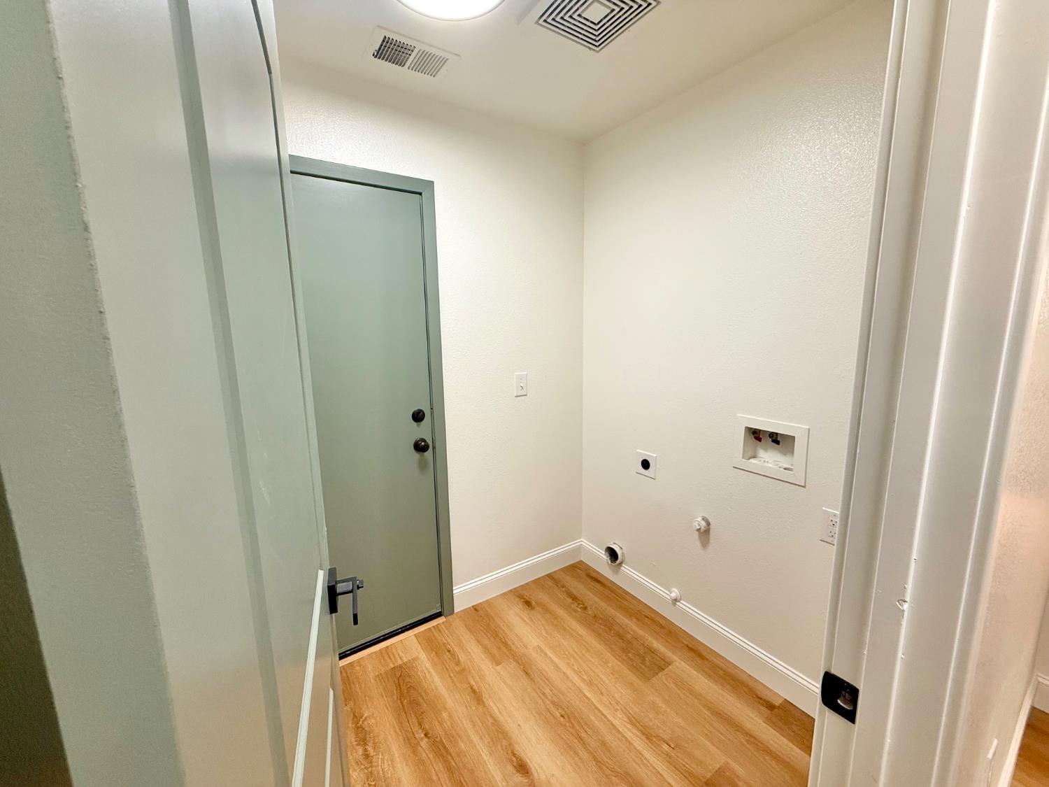 2283 N Sonora Ln, Fresno, CA 93722